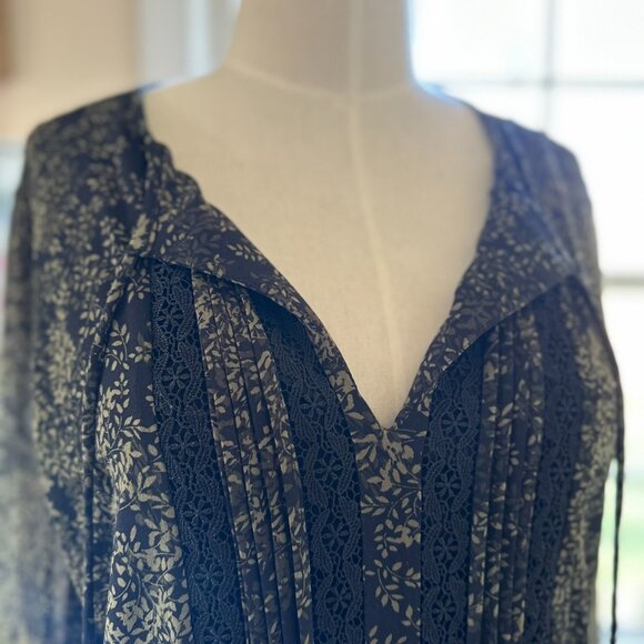 White House Black Market Green Floral and Lace Blouse - Picture 5 of 7